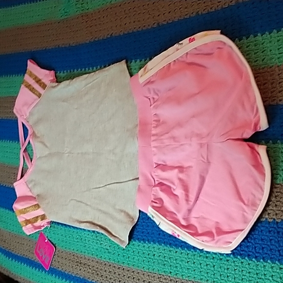 2 piece Tshirt and shorts set - Picture 5 of 6